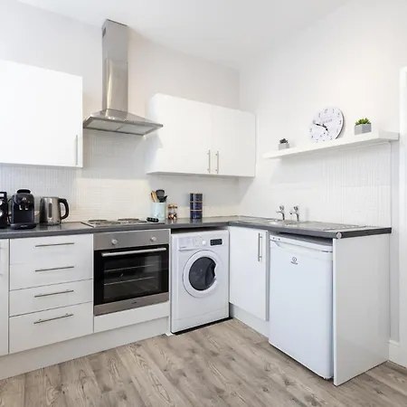 Host & - Trafalgar Square * Scarborough