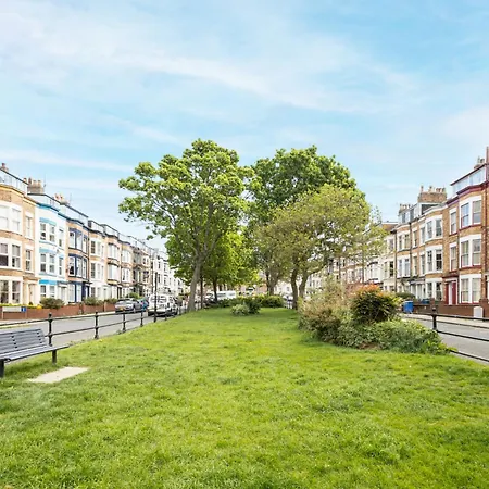 Host & - Trafalgar Square Scarborough