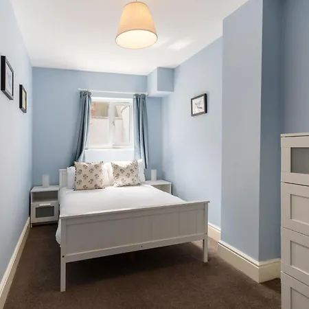 Host & - Trafalgar Square Apartment Scarborough